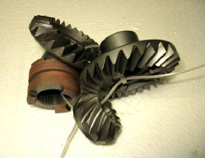 used omc king cobra 460 gear set.jpg